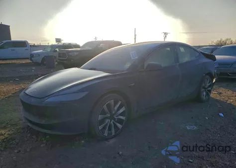 2025 Tesla Model 3 z USA, uszkodzony, nr VIN 5YJ3E1EBXSF925680